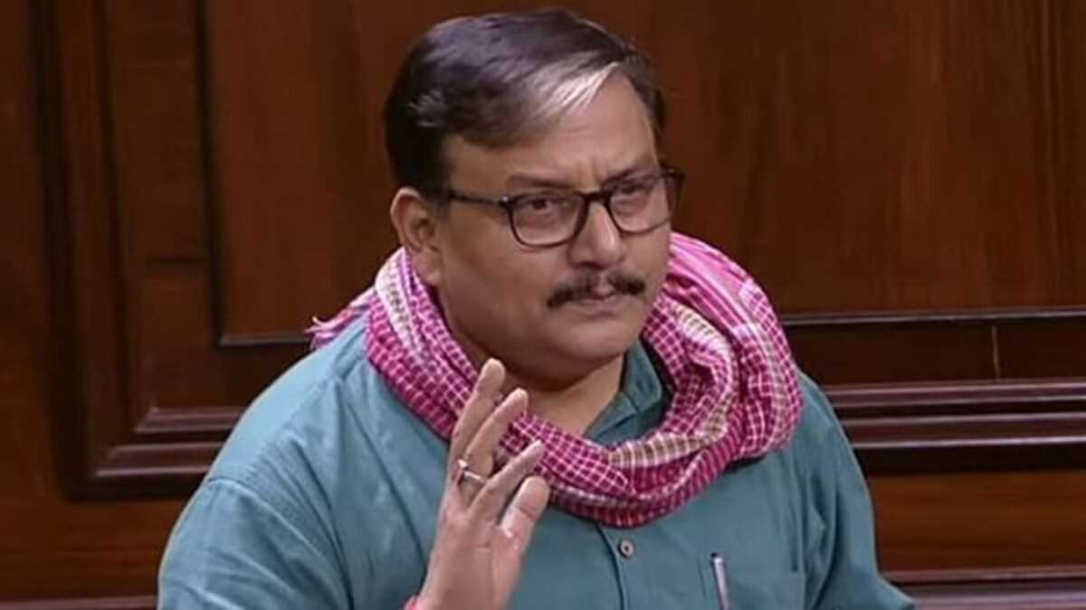 पीएम मोदी एक दिन सूरज के पूरब से उगने का श्रेय ले सकते हैं